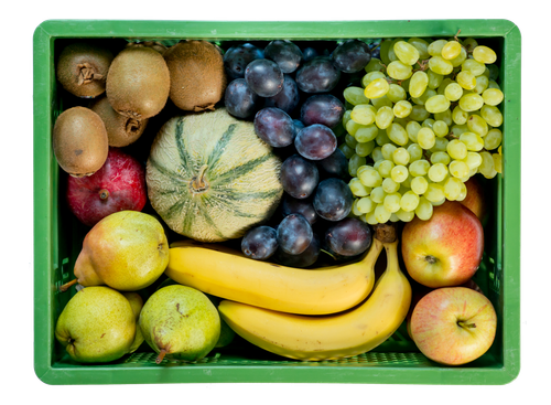 KI generiert: Eine grüne Kiste gefüllt mit verschiedenen Obstsorten: Trauben, Bananen, Äpfel, Birnen und Melone.